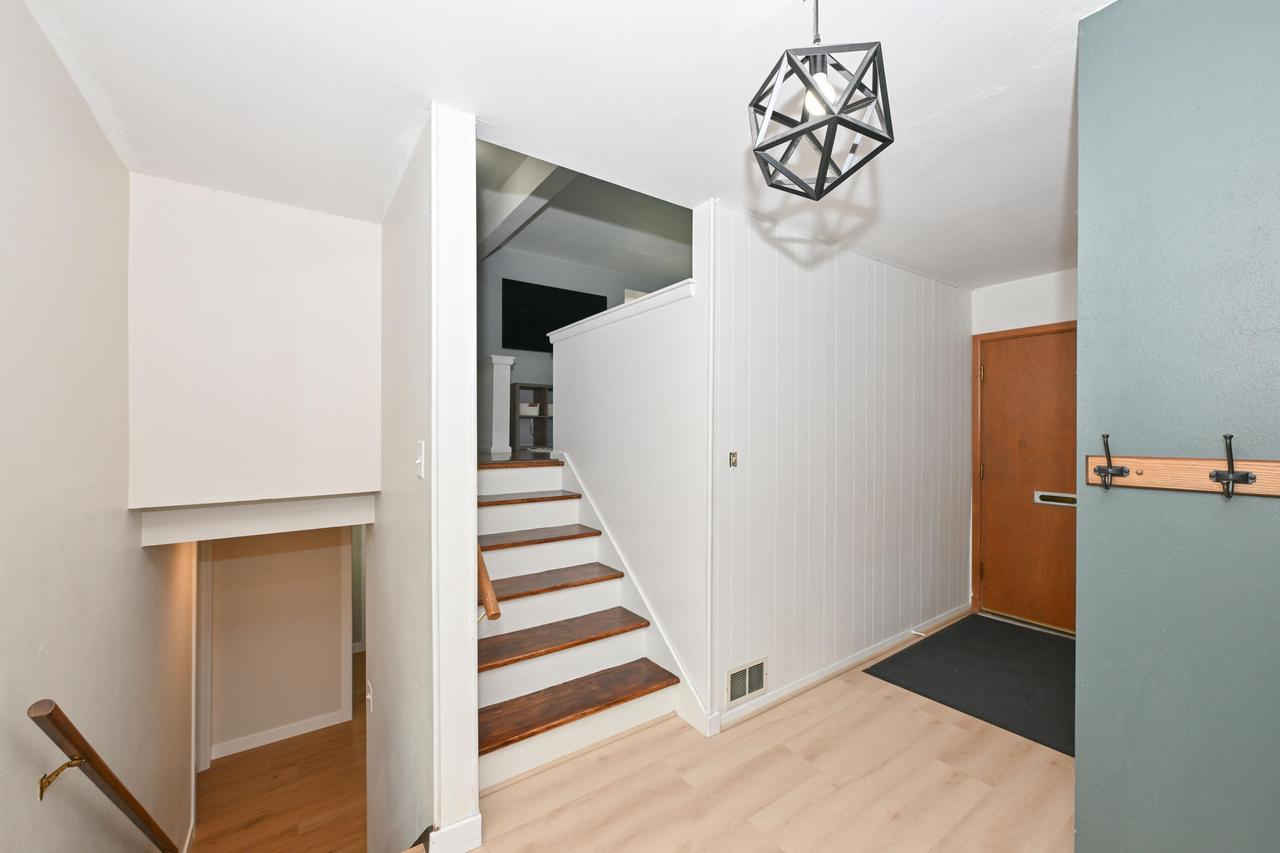 5989 Sugarbush LANE