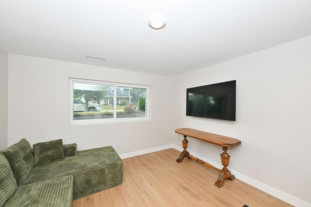 5989 Sugarbush LANE