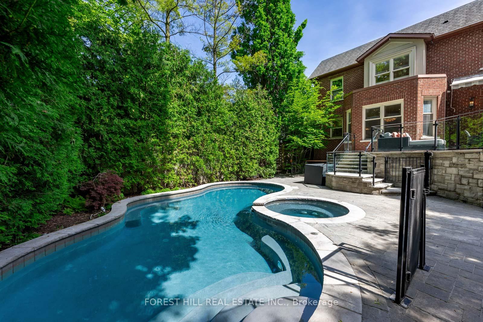 230 Hillhurst Boulevard, Toronto