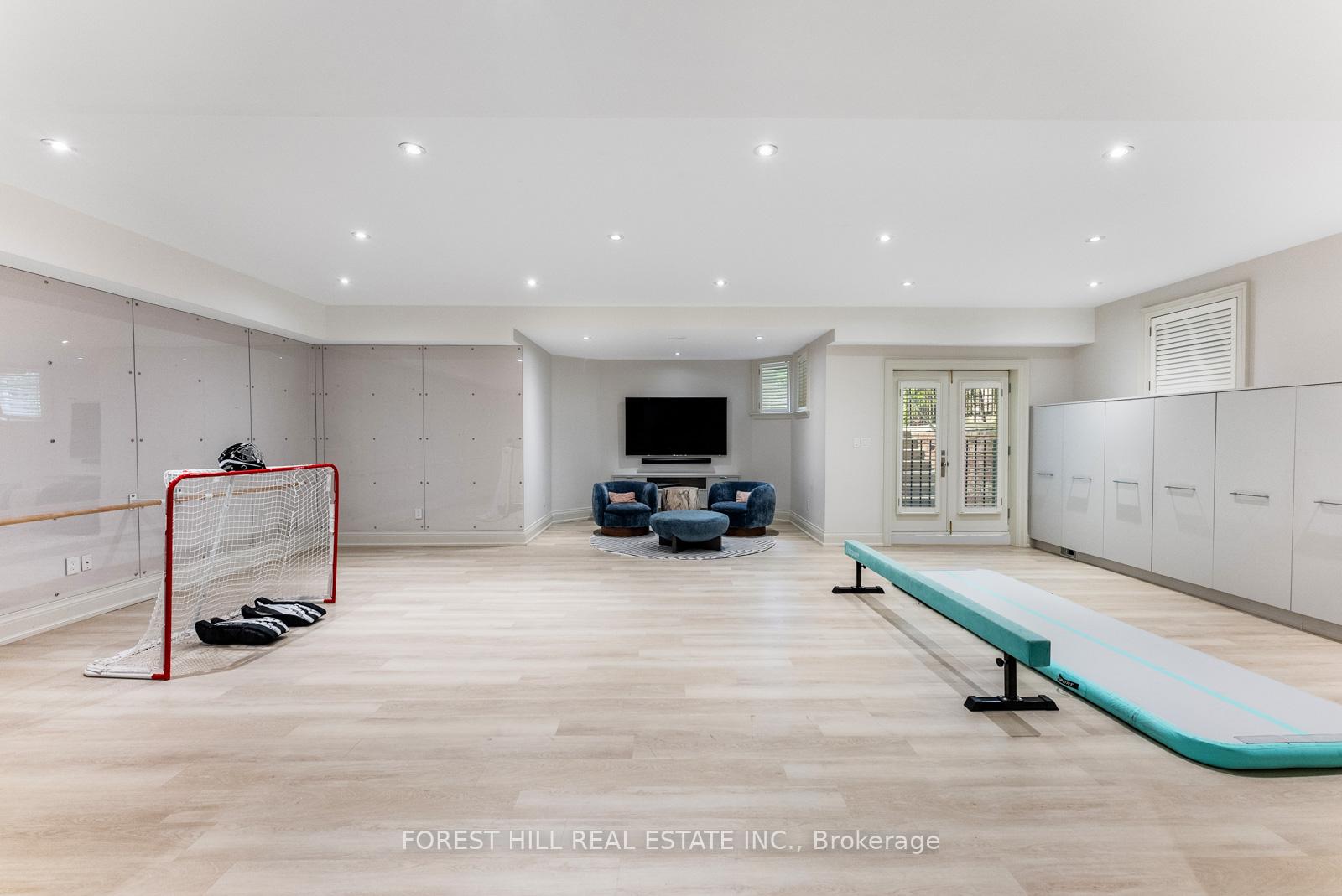 230 Hillhurst Boulevard, Toronto