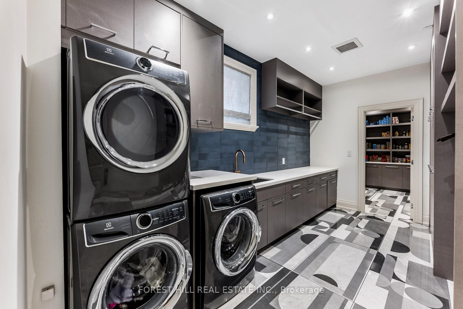 230 Hillhurst Boulevard, Toronto