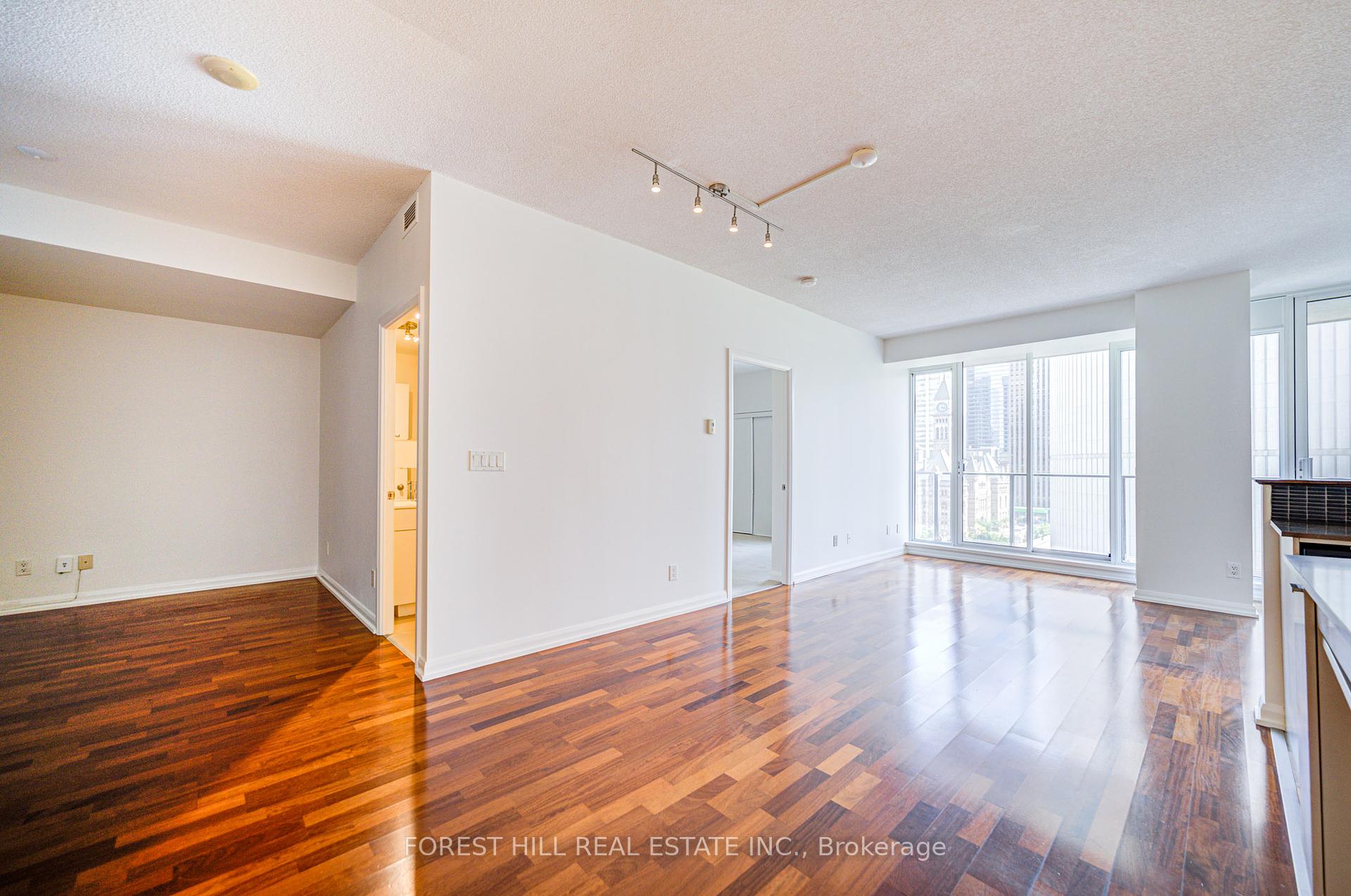 111 Elizabeth Street 1506, Toronto C01 Unit: 1506