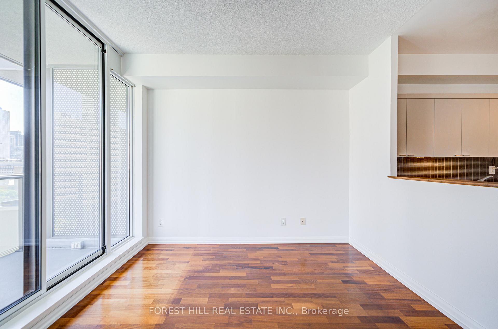 111 Elizabeth Street 1506, Toronto C01 Unit: 1506