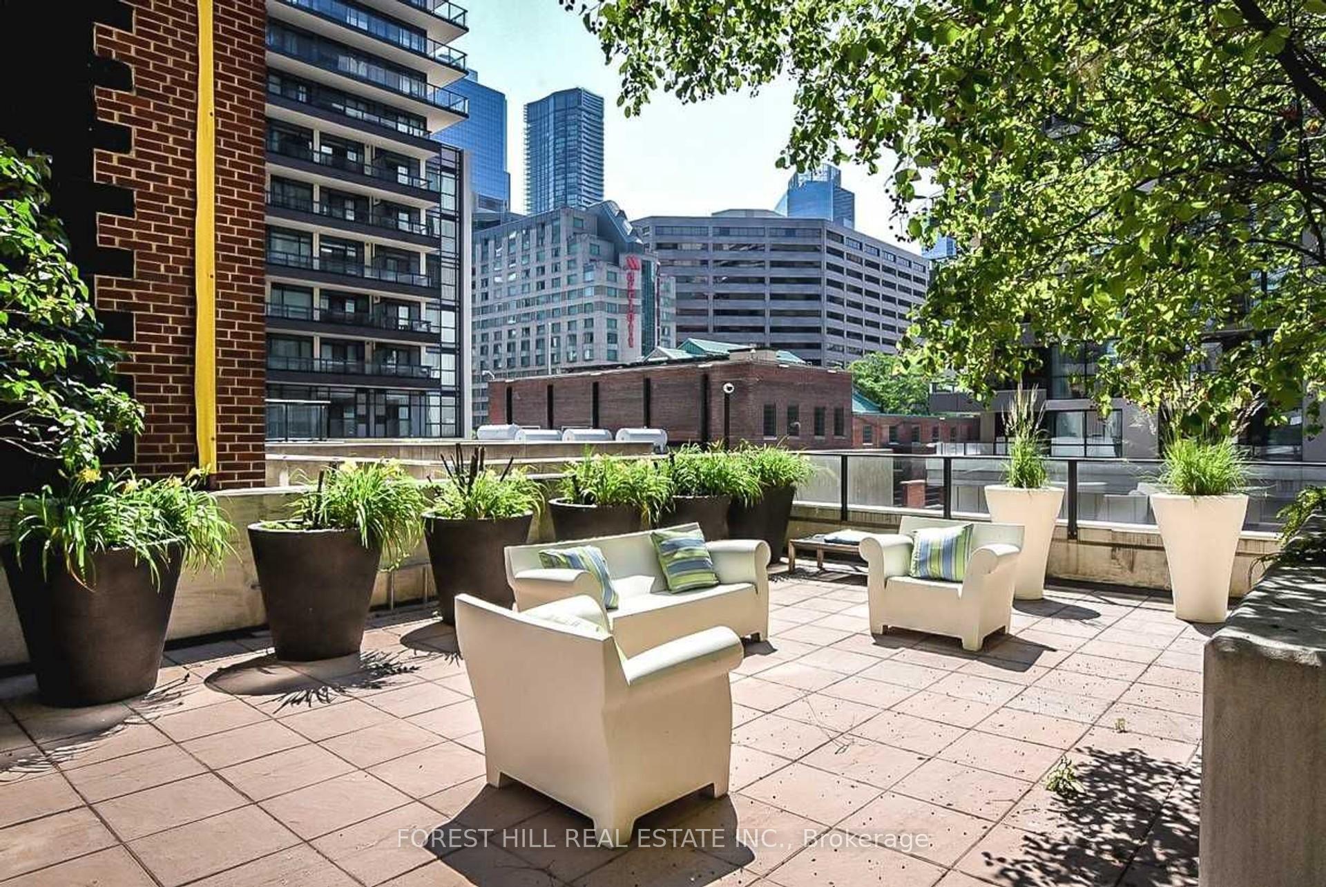 111 Elizabeth Street 1506, Toronto C01 Unit: 1506