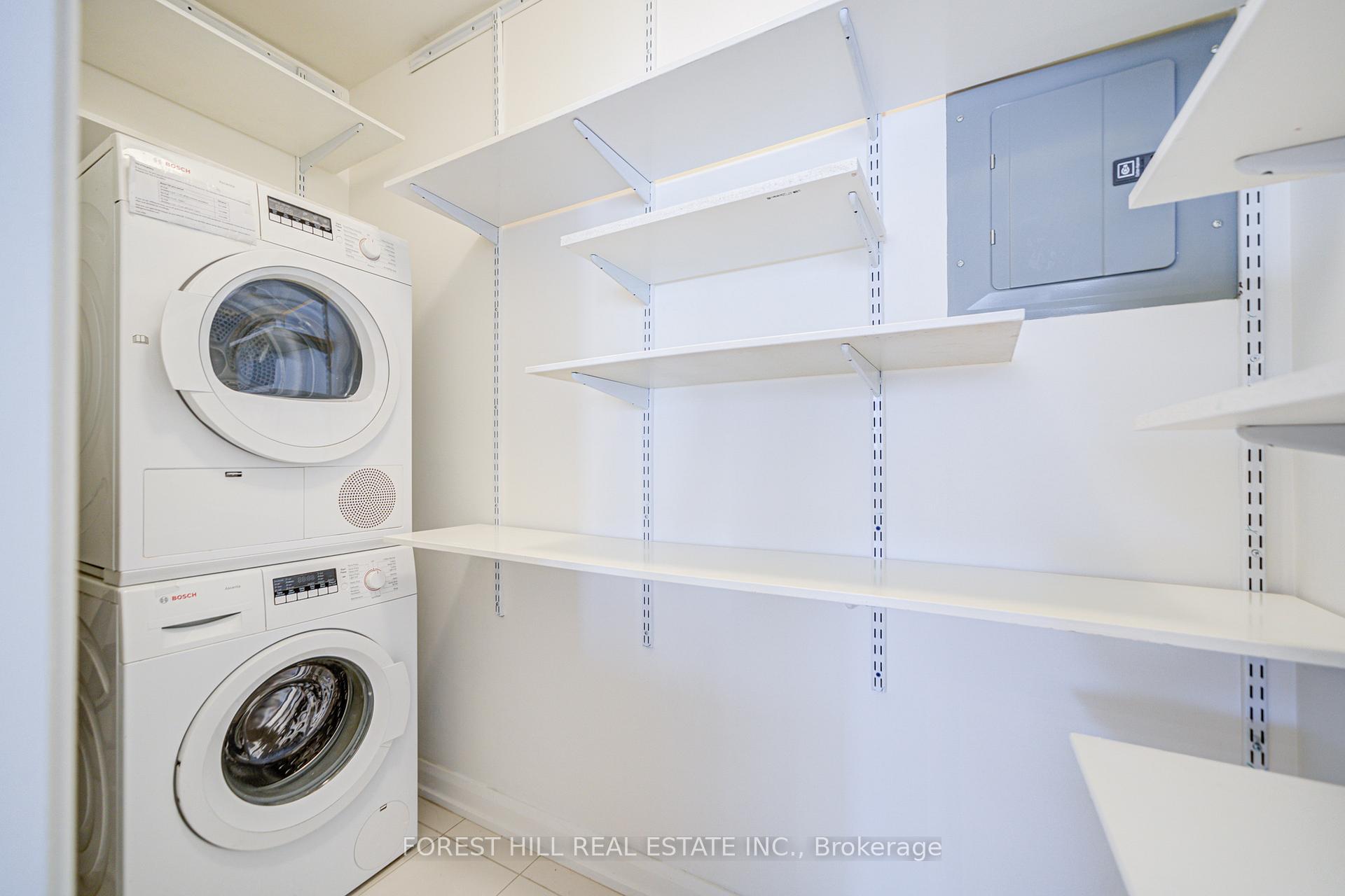 111 Elizabeth Street 1506, Toronto C01 Unit: 1506