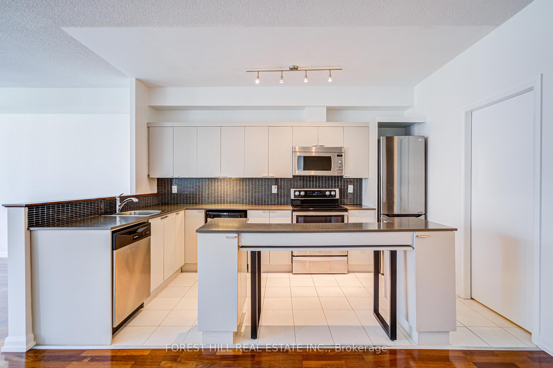111 Elizabeth Street 1506, Toronto C01 Unit: 1506