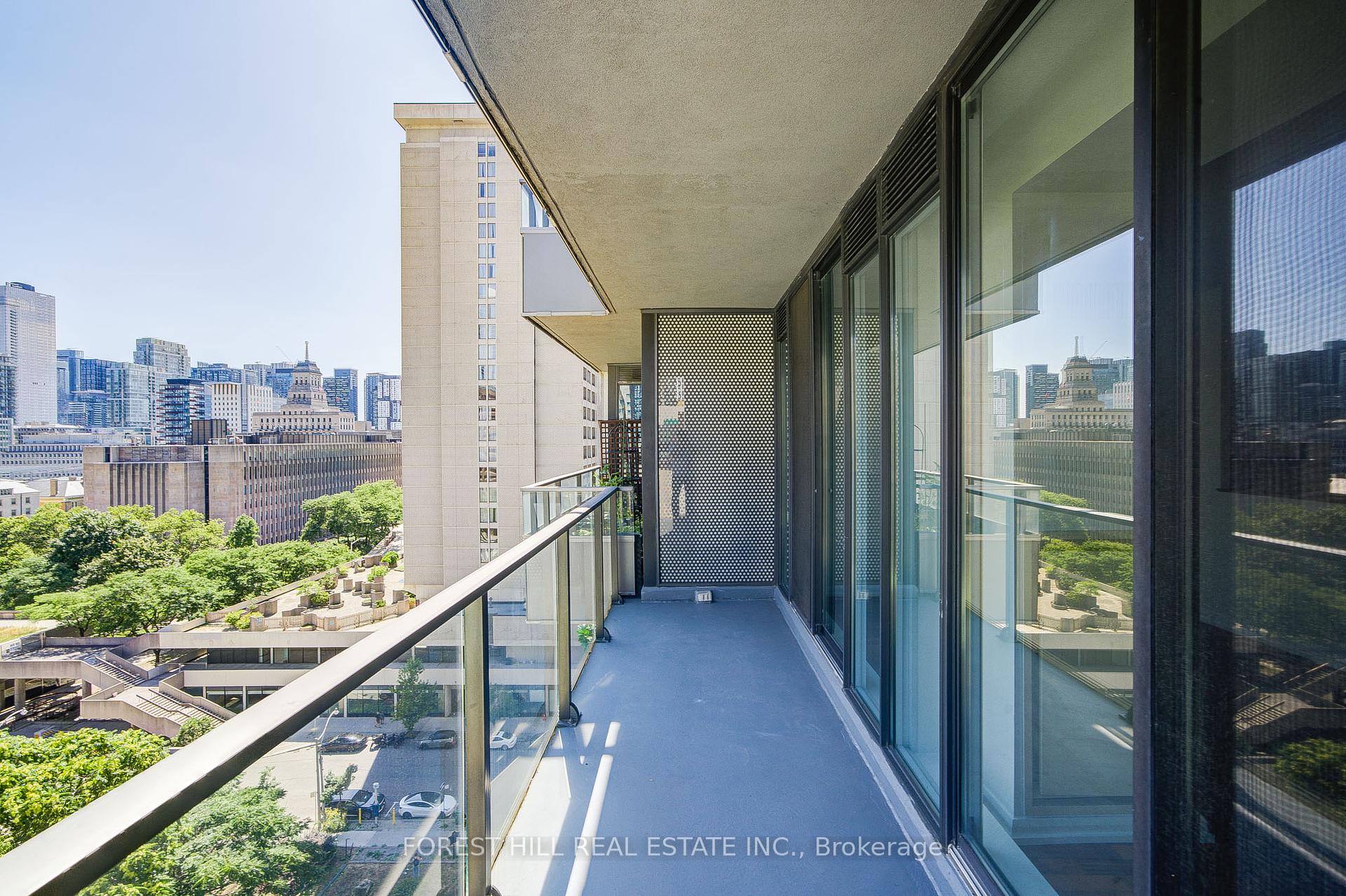 111 Elizabeth Street 1506, Toronto C01 Unit: 1506