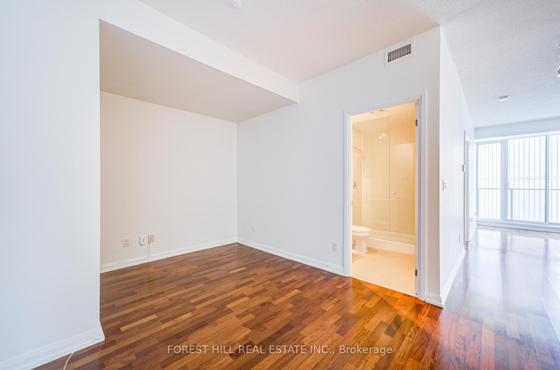 111 Elizabeth Street 1506, Toronto C01 Unit: 1506
