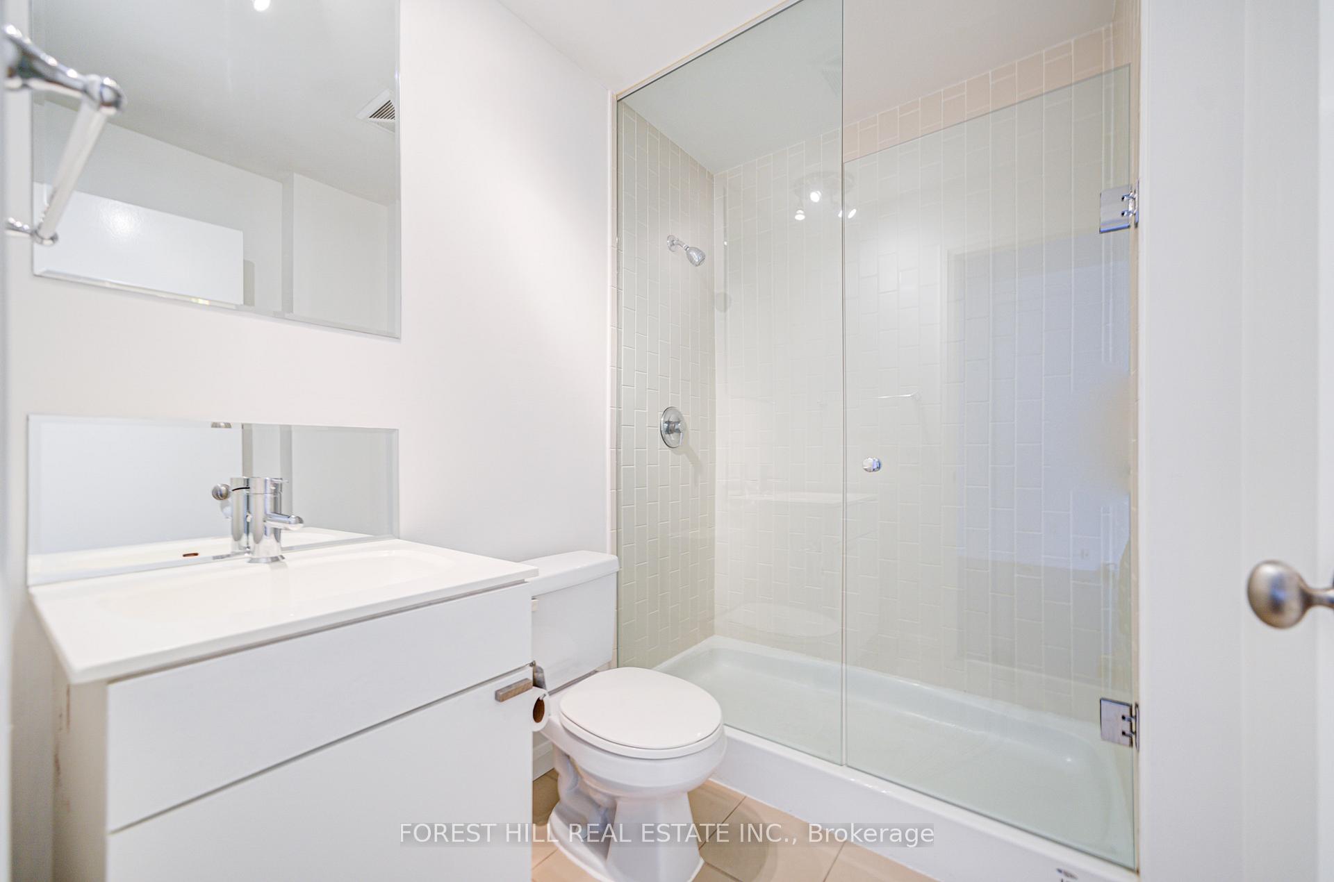 111 Elizabeth Street 1506, Toronto C01 Unit: 1506