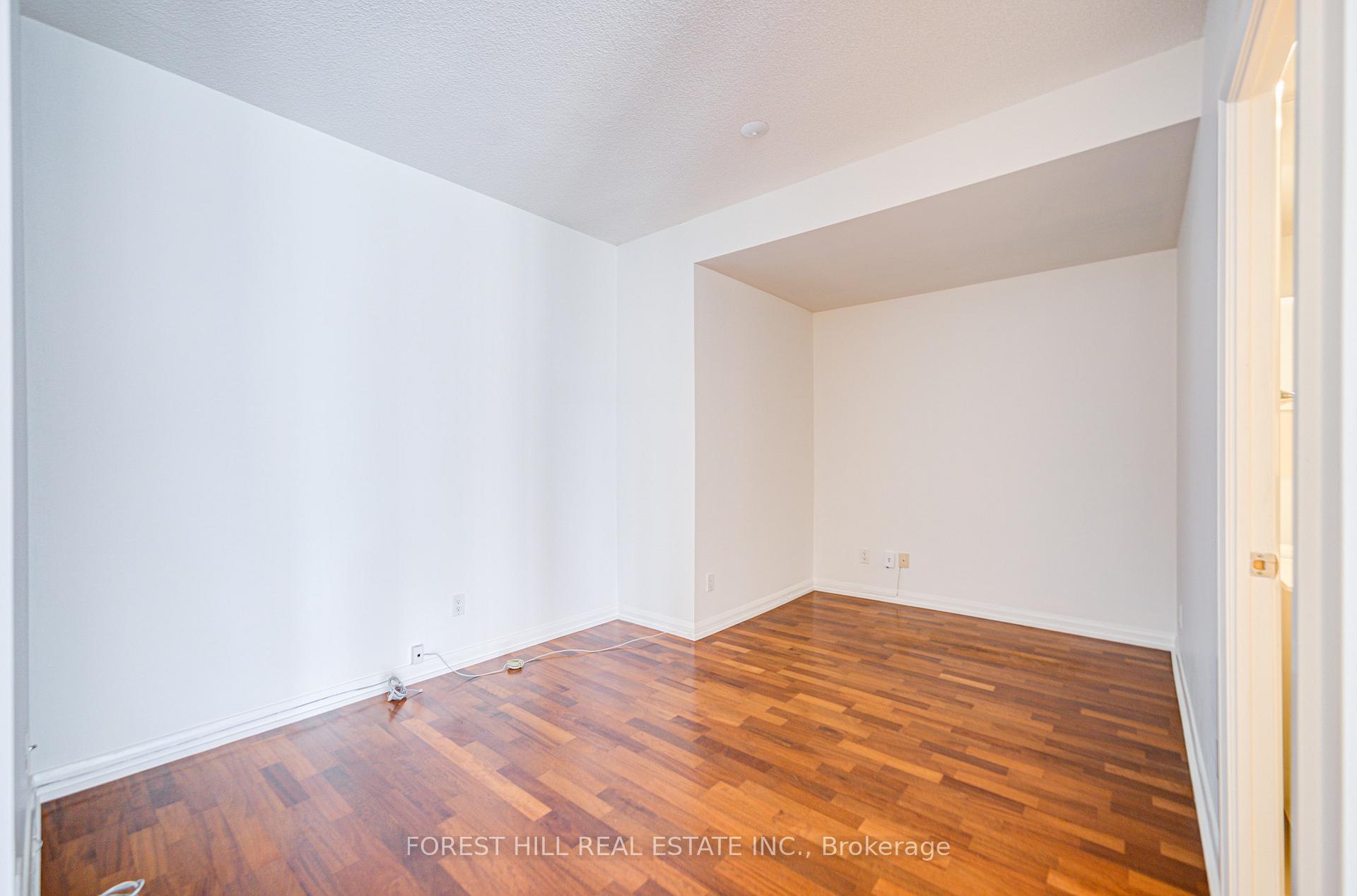 111 Elizabeth Street 1506, Toronto C01 Unit: 1506