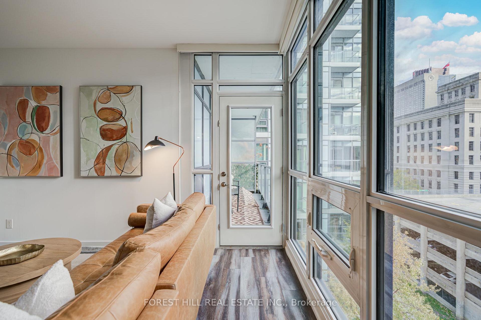 210 Simcoe Street 701