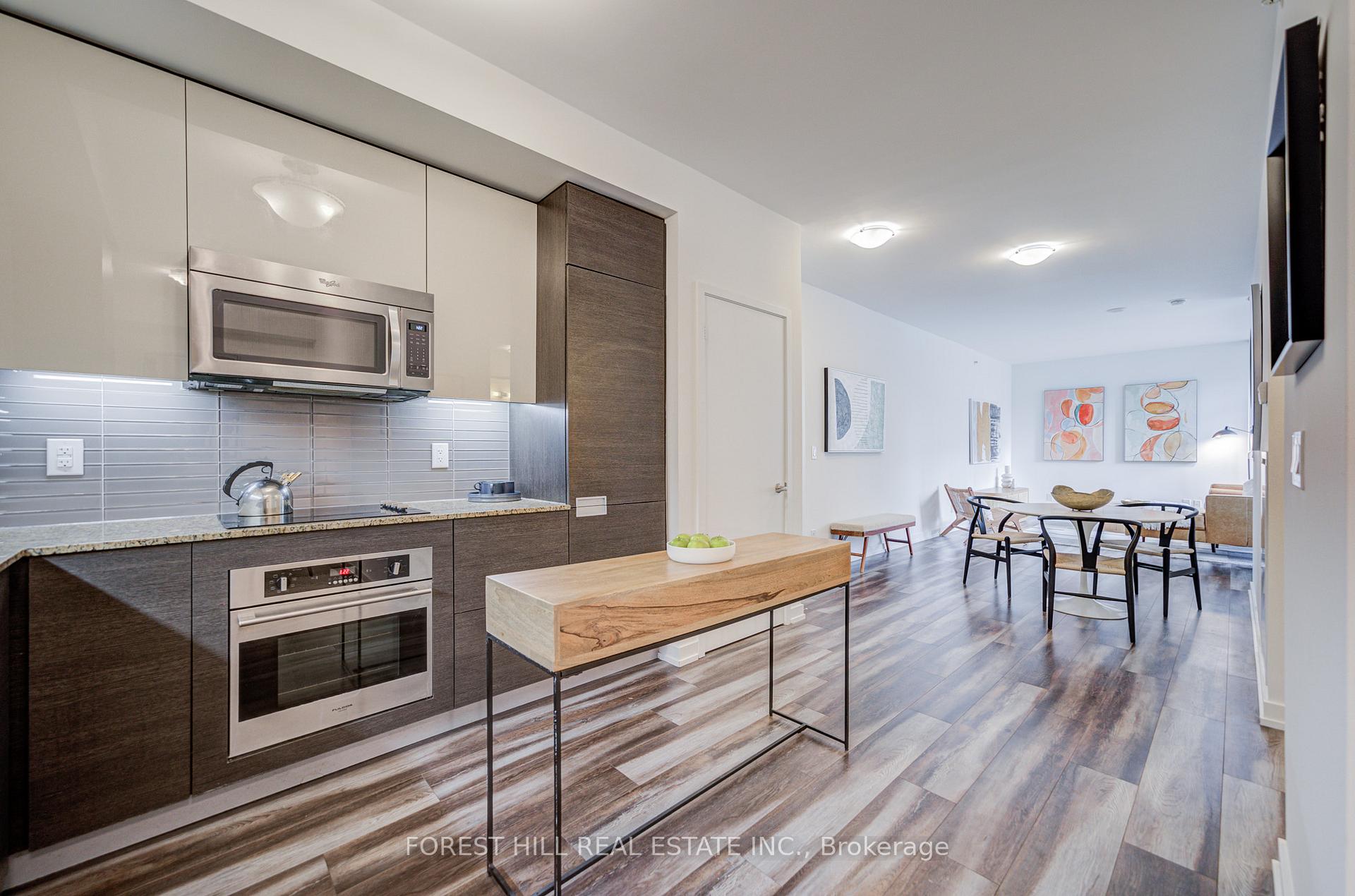 210 Simcoe Street 701