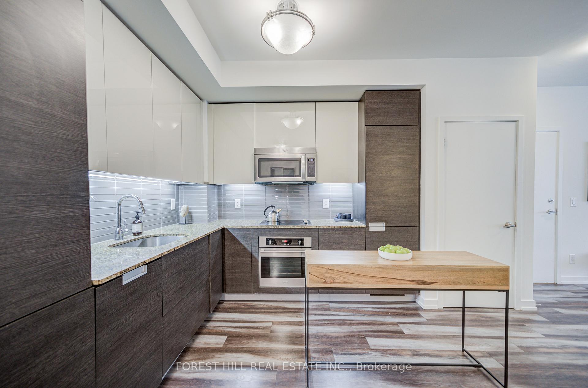 210 Simcoe Street 701