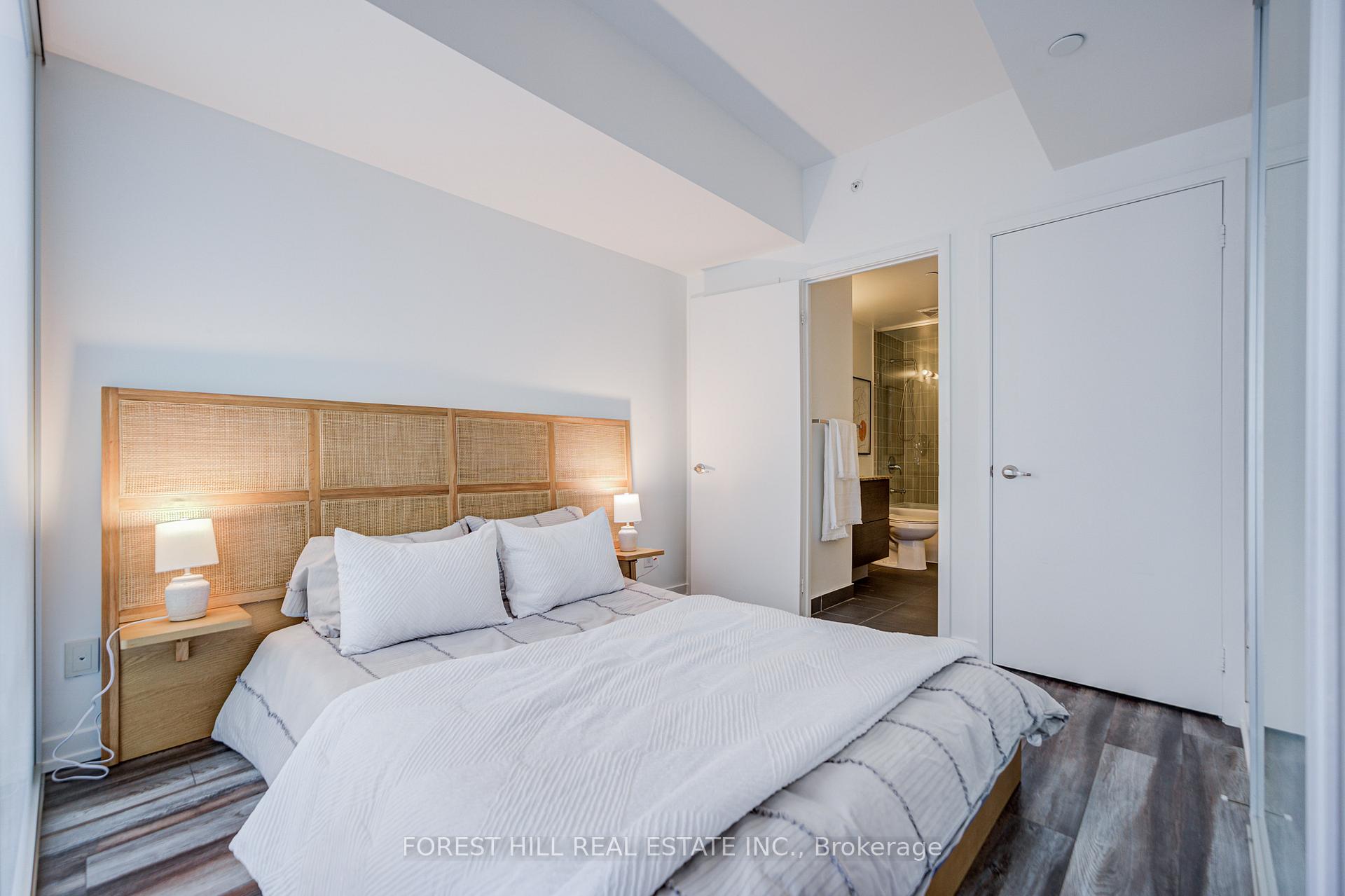 210 Simcoe Street 701