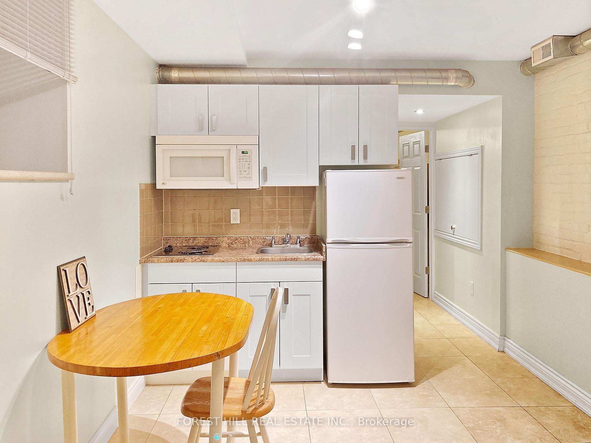 1491 Dundas Street W 1B