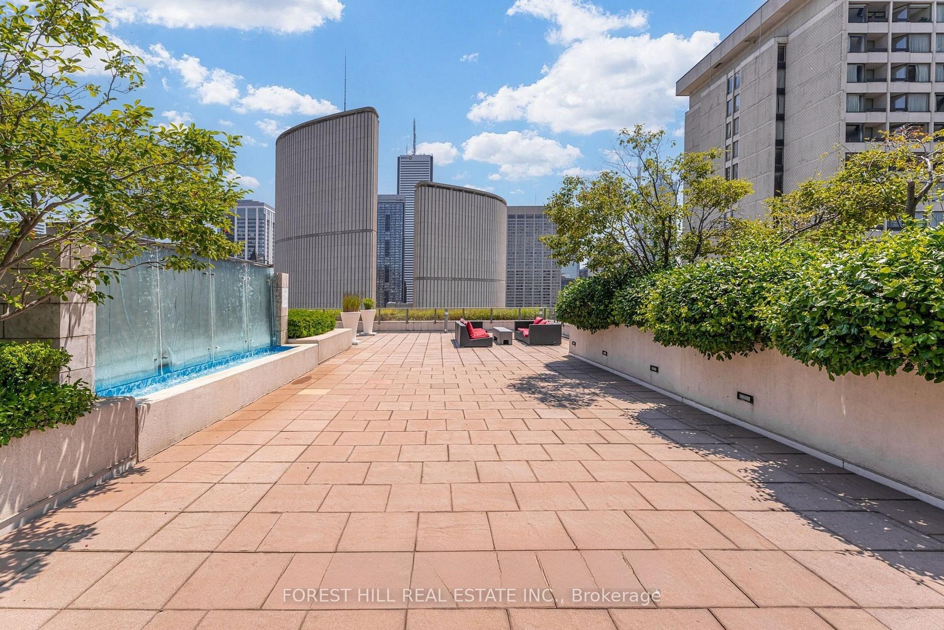 111 Elizabeth Street 917, Toronto Unit: 917