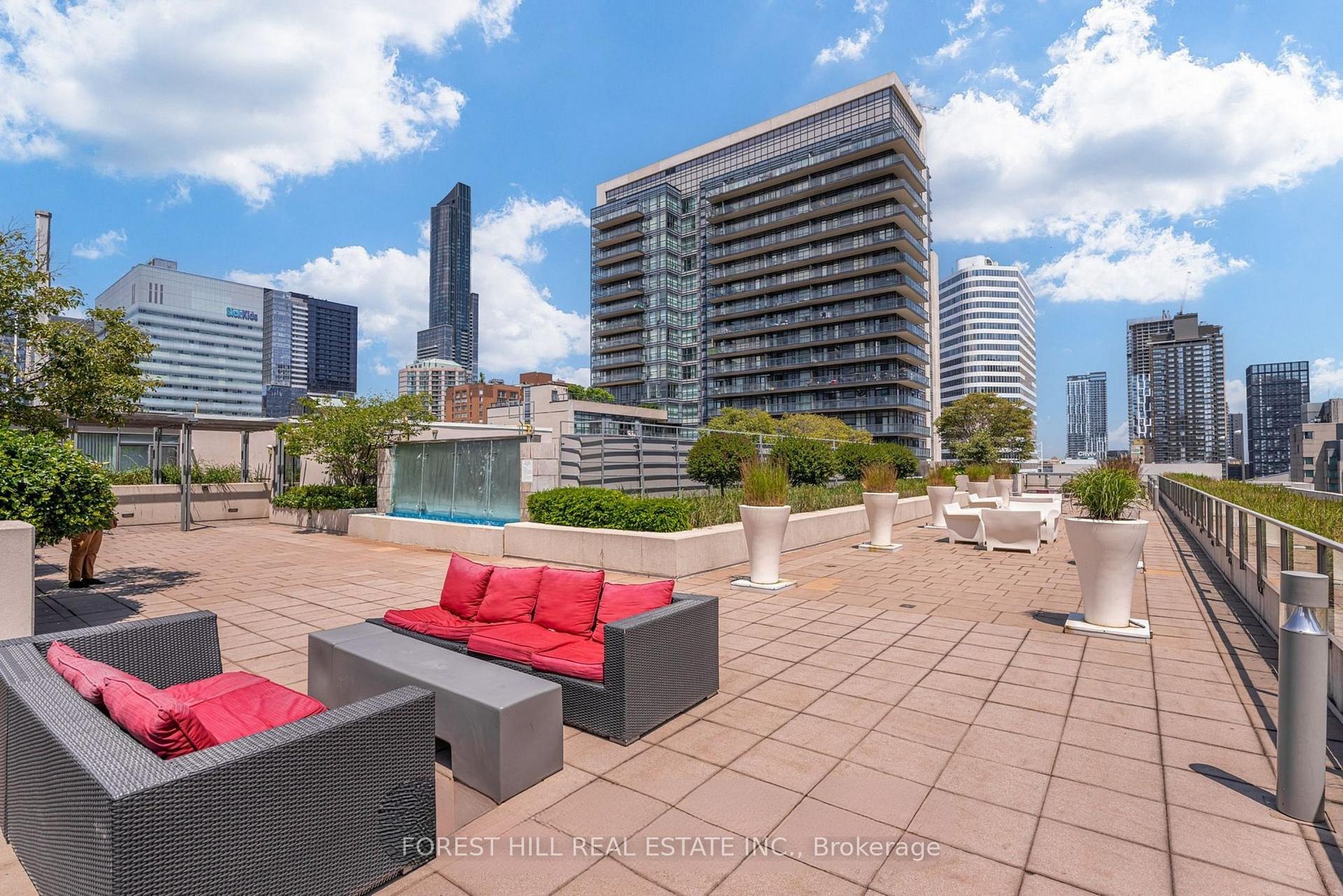 111 Elizabeth Street 917, Toronto Unit: 917