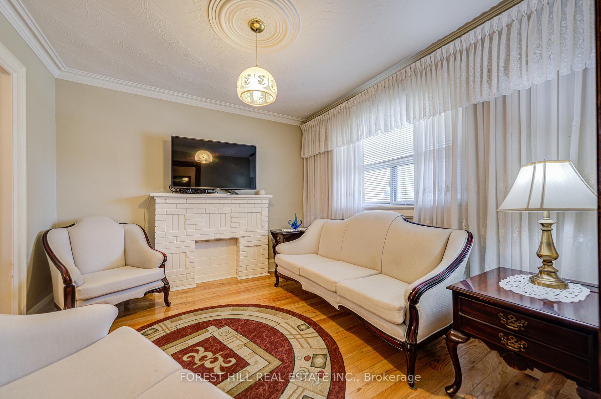 8 Norman Avenue, Toronto W03