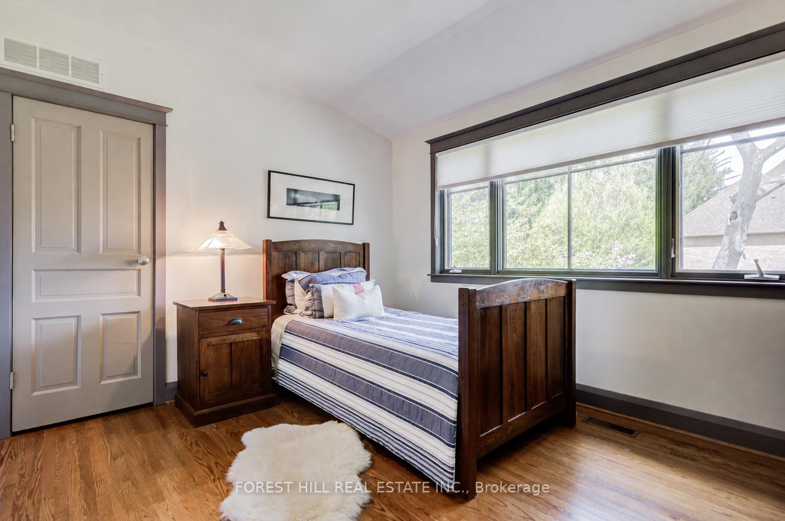 1381 Lorne Park Road