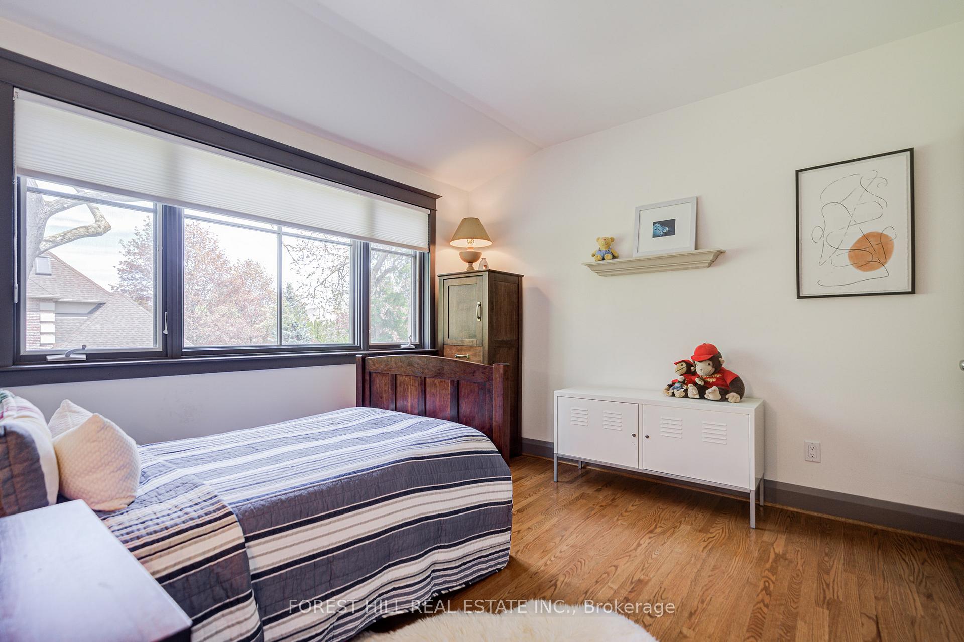 1381 Lorne Park Road