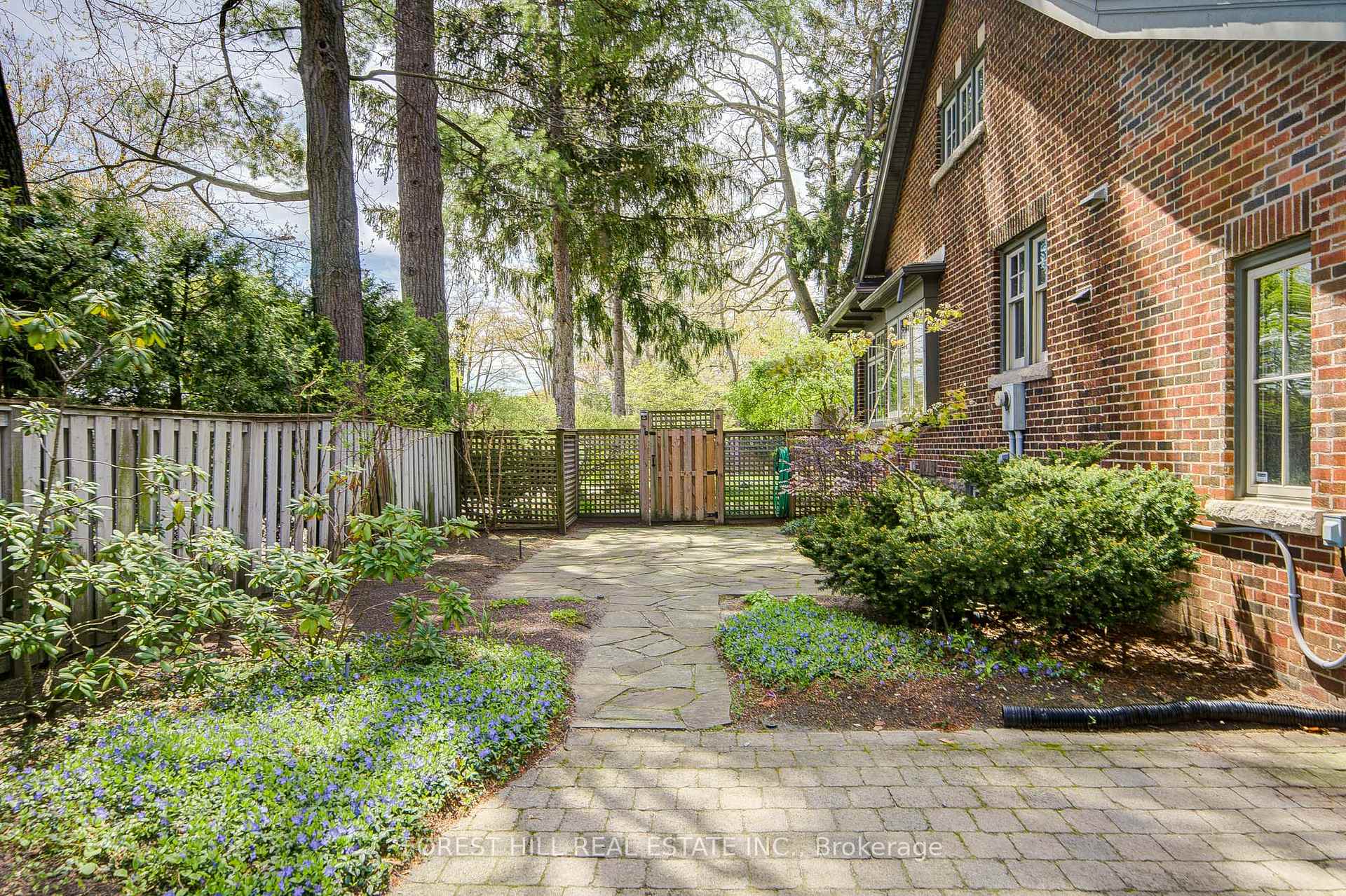 1381 Lorne Park Road
