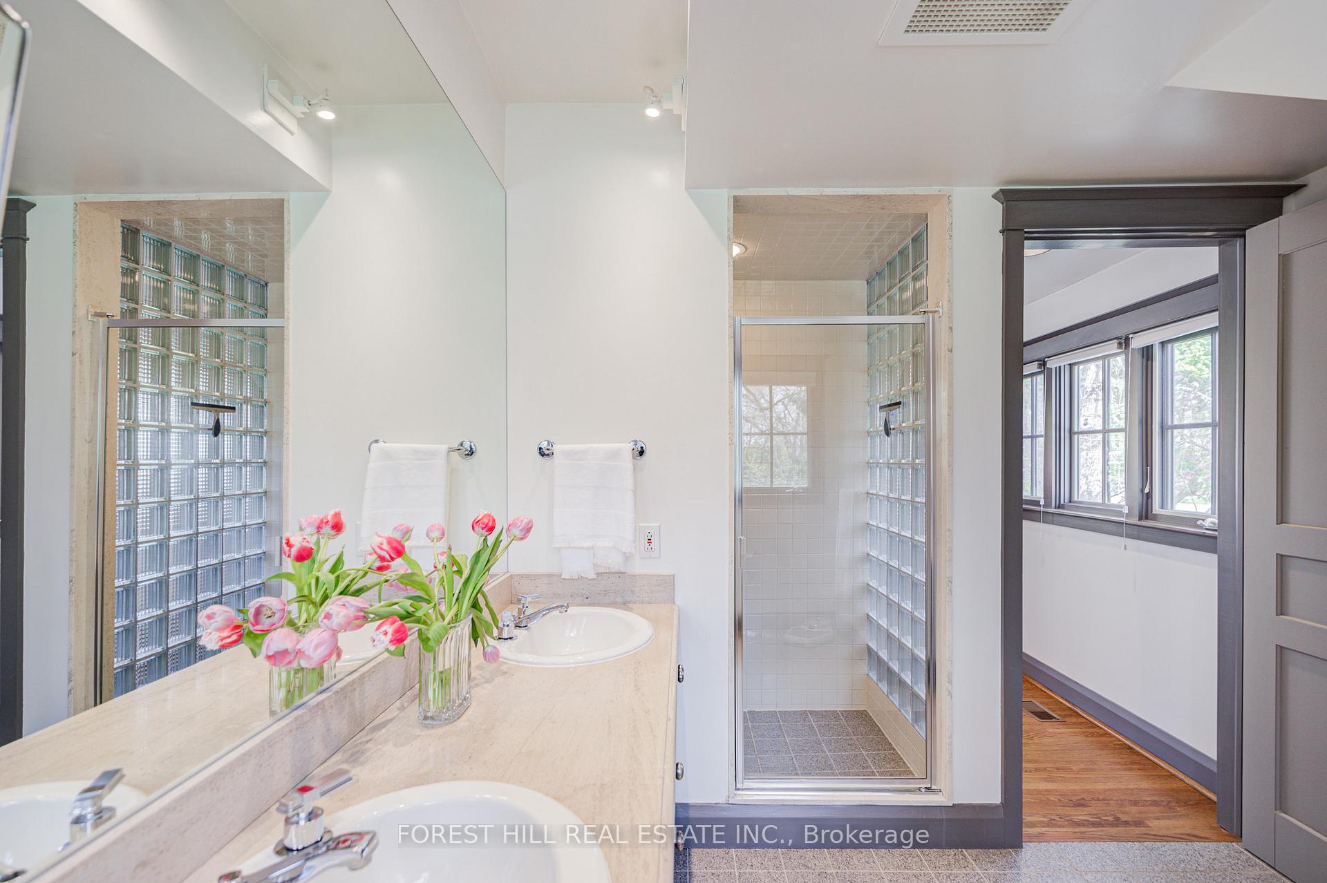1381 Lorne Park Road