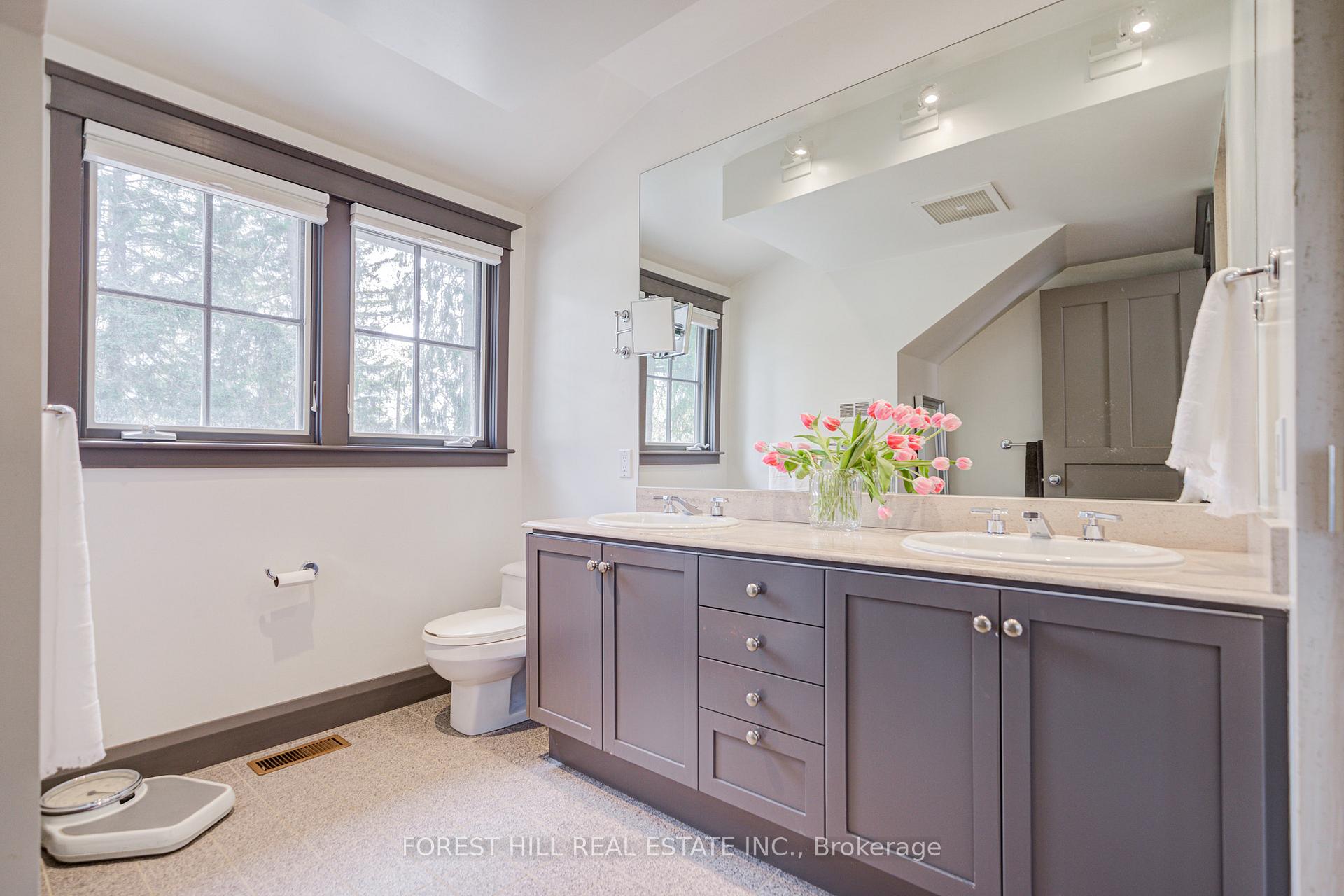 1381 Lorne Park Road