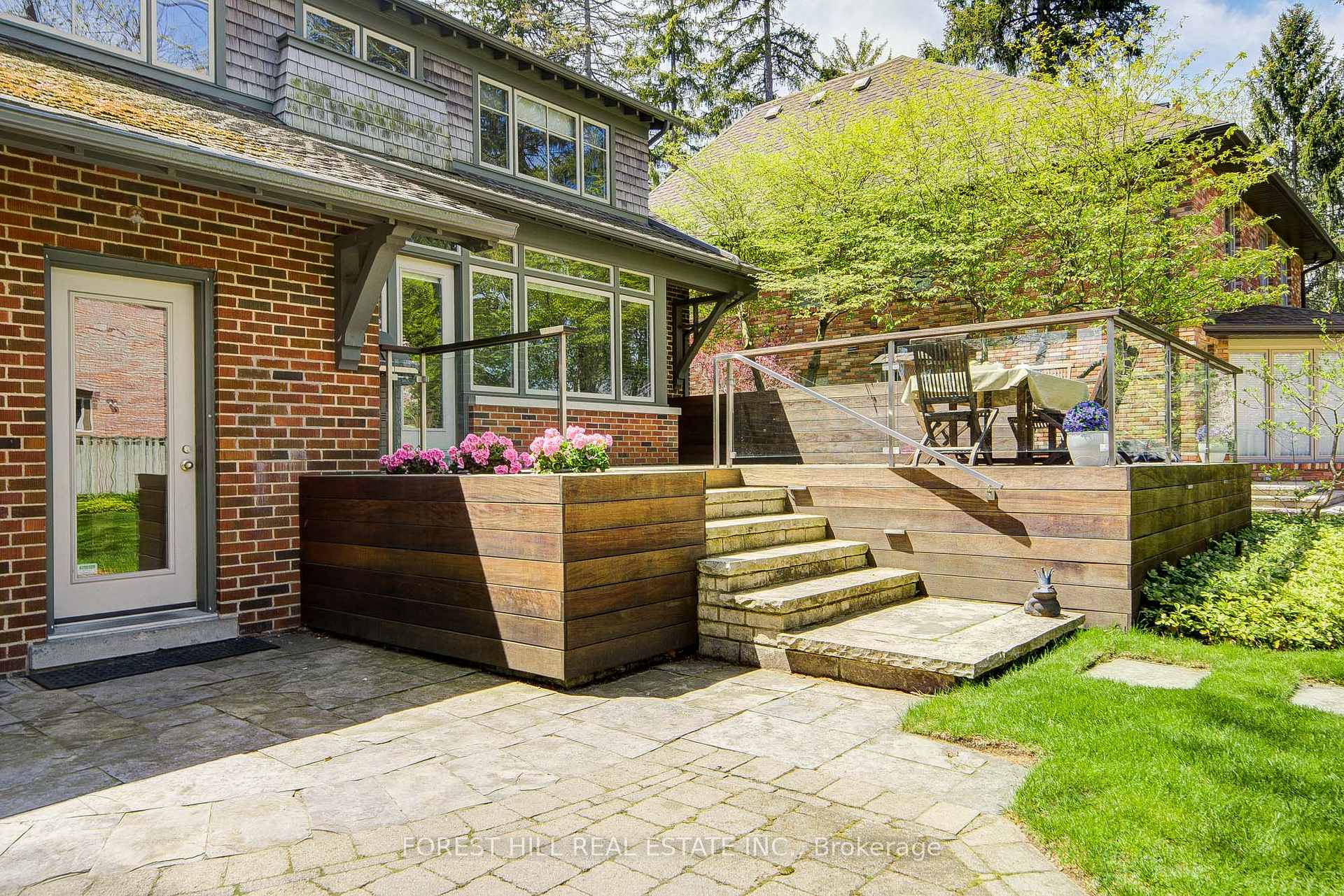 1381 Lorne Park Road