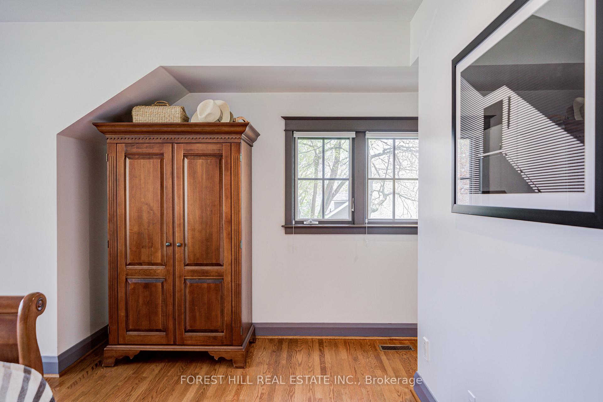 1381 Lorne Park Road