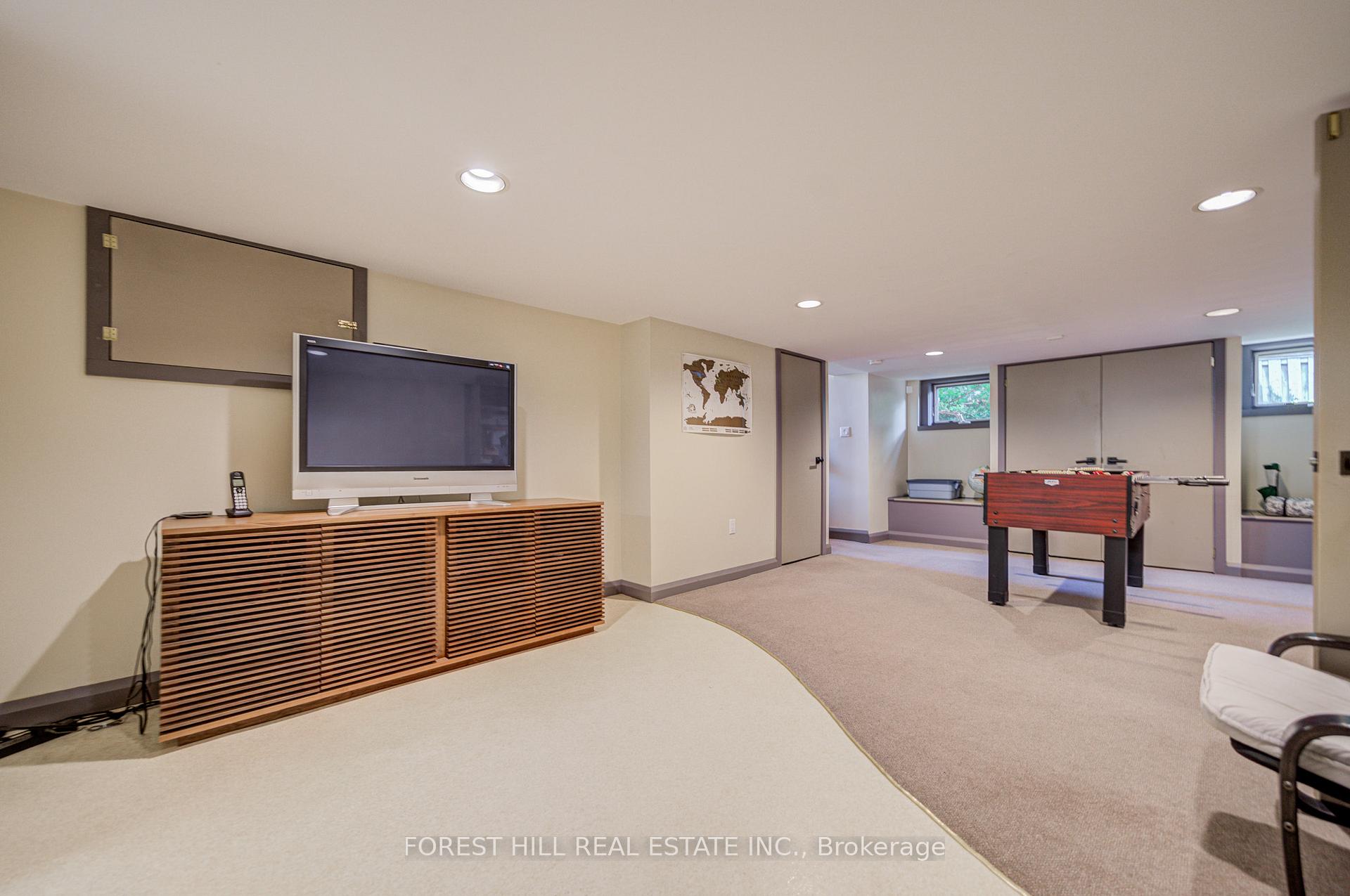 1381 Lorne Park Road