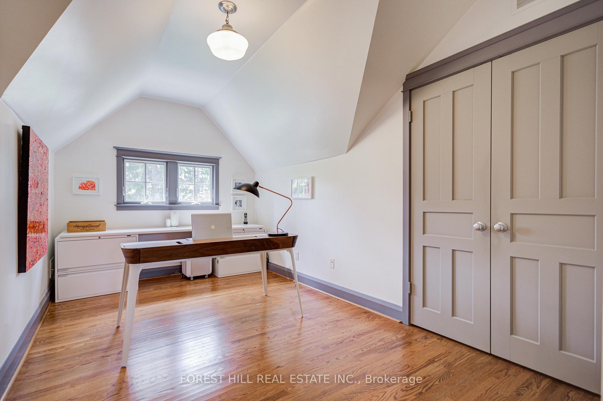 1381 Lorne Park Road