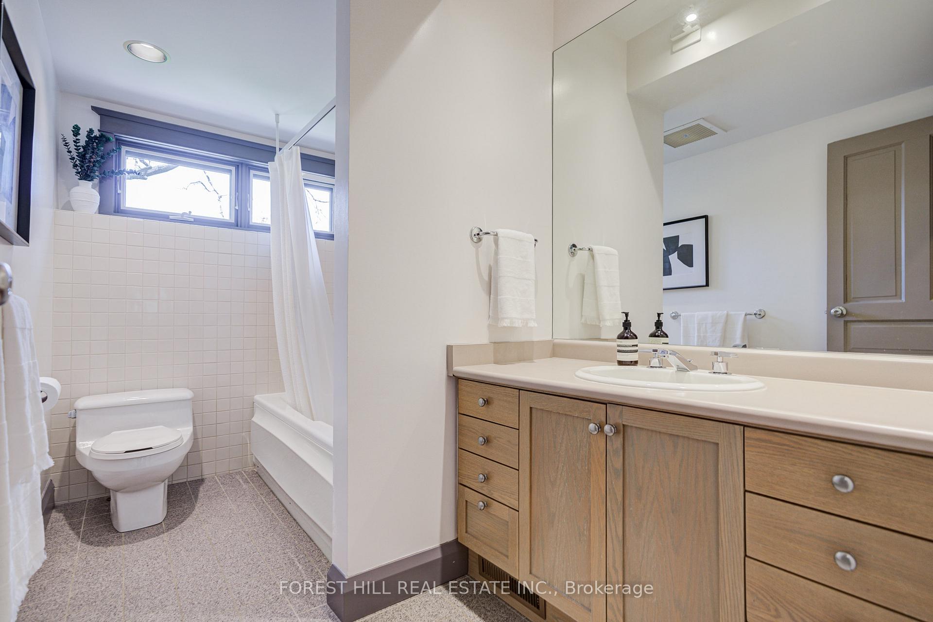 1381 Lorne Park Road