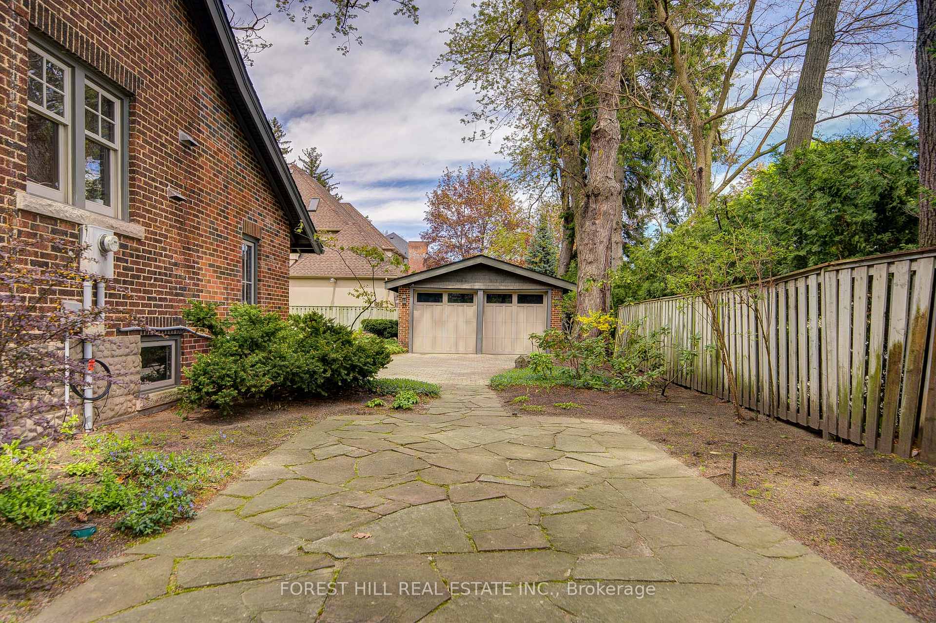 1381 Lorne Park Road
