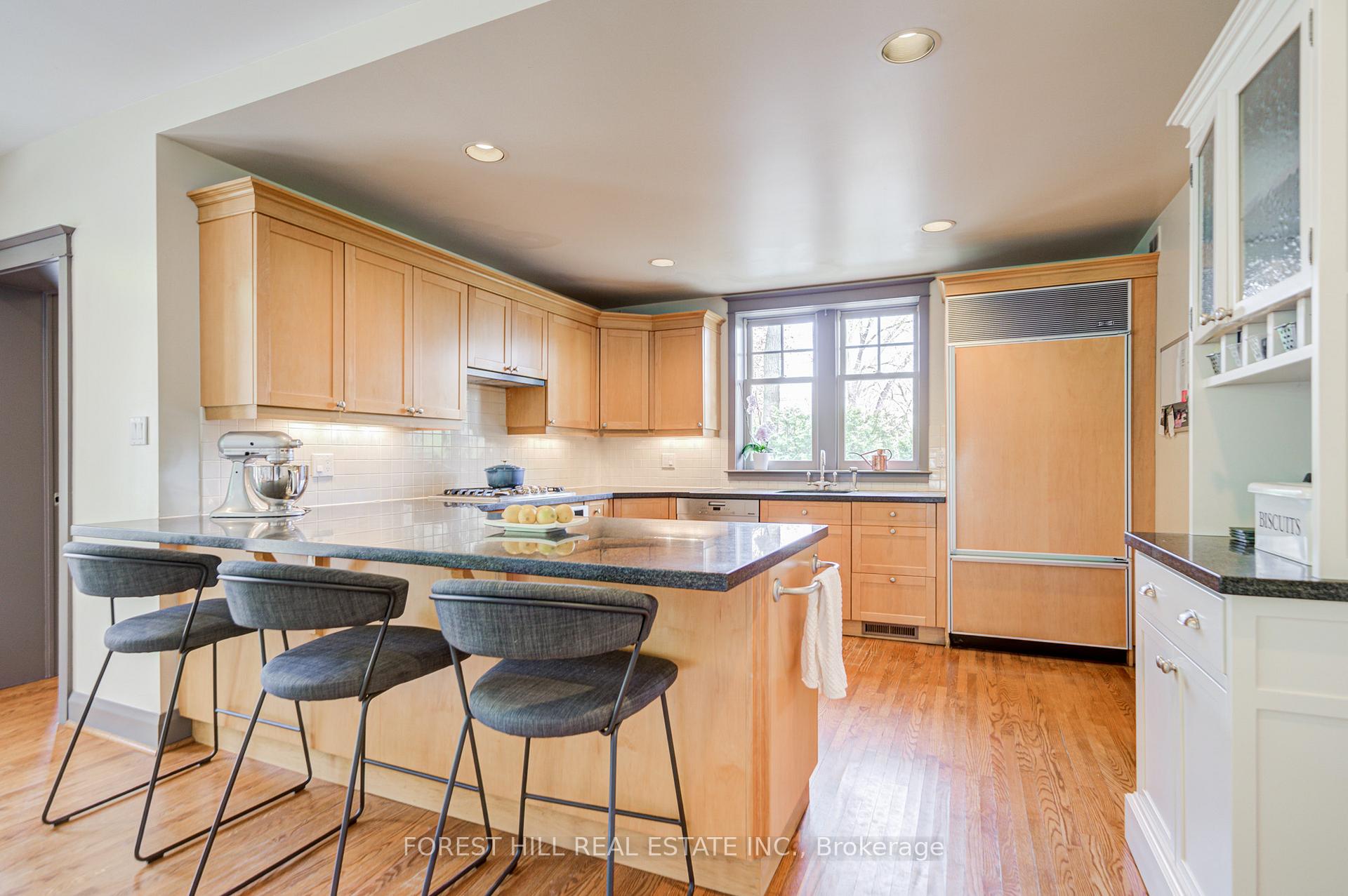 1381 Lorne Park Road