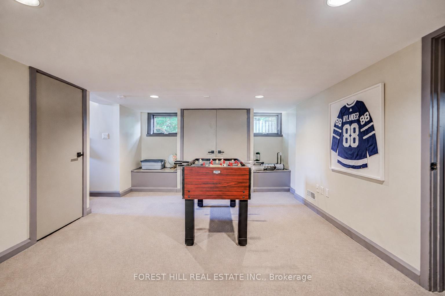 1381 Lorne Park Road