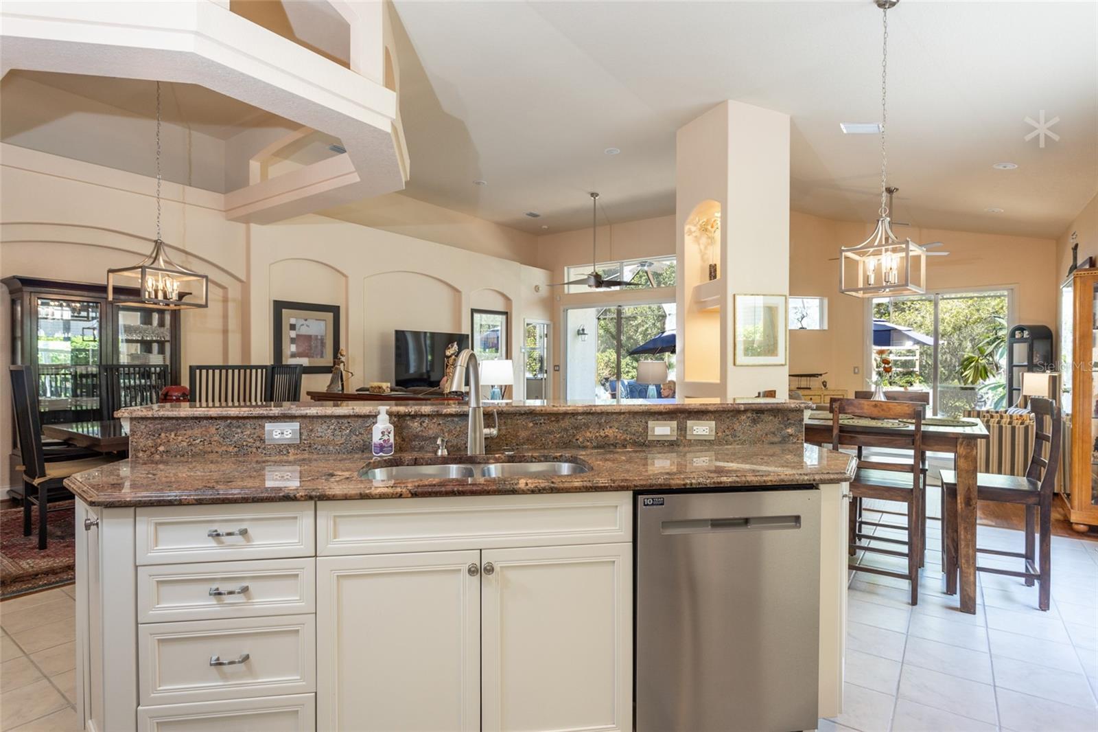 3 VILLAGE VIEW DR