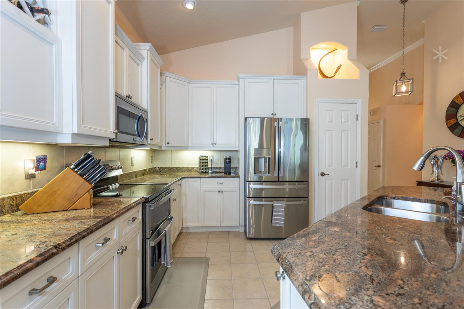 3 VILLAGE VIEW DR