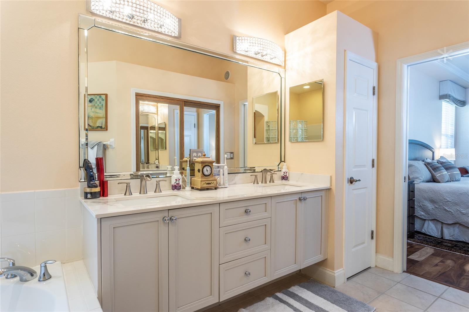 3 VILLAGE VIEW DR