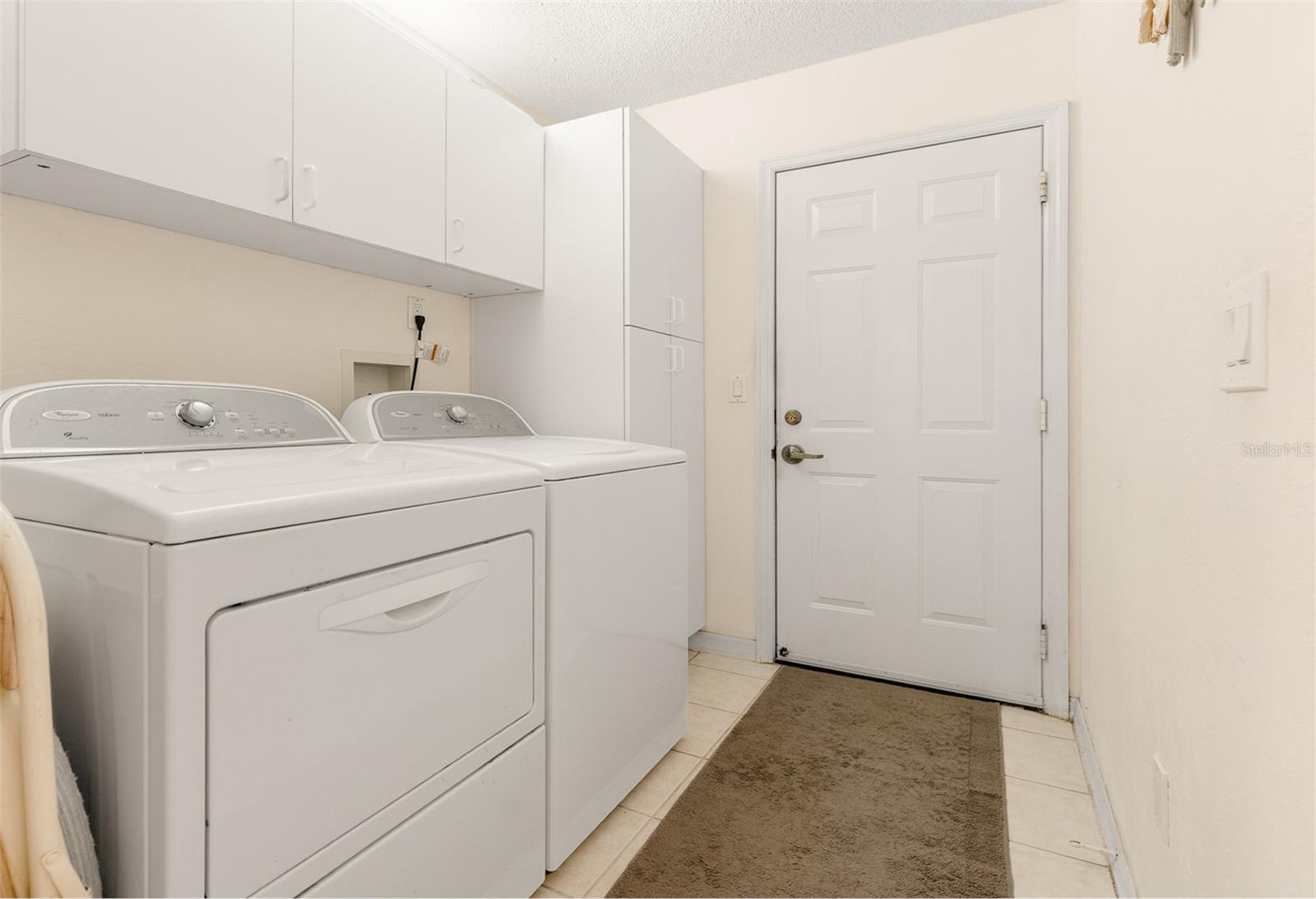 6 SUTTON CT