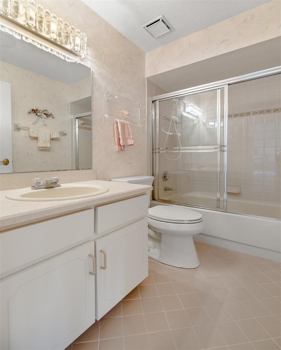 6 SUTTON CT