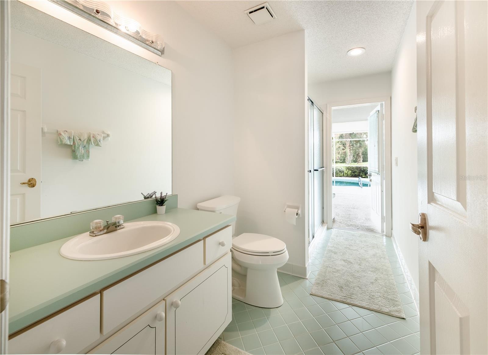 6 SUTTON CT