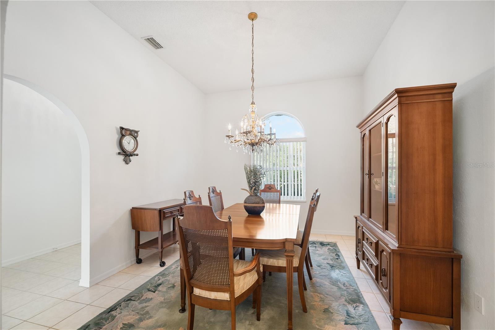 6 SUTTON CT