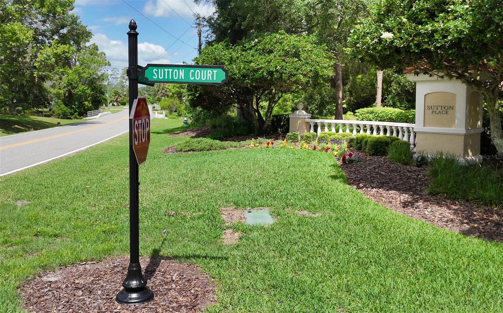 6 SUTTON CT