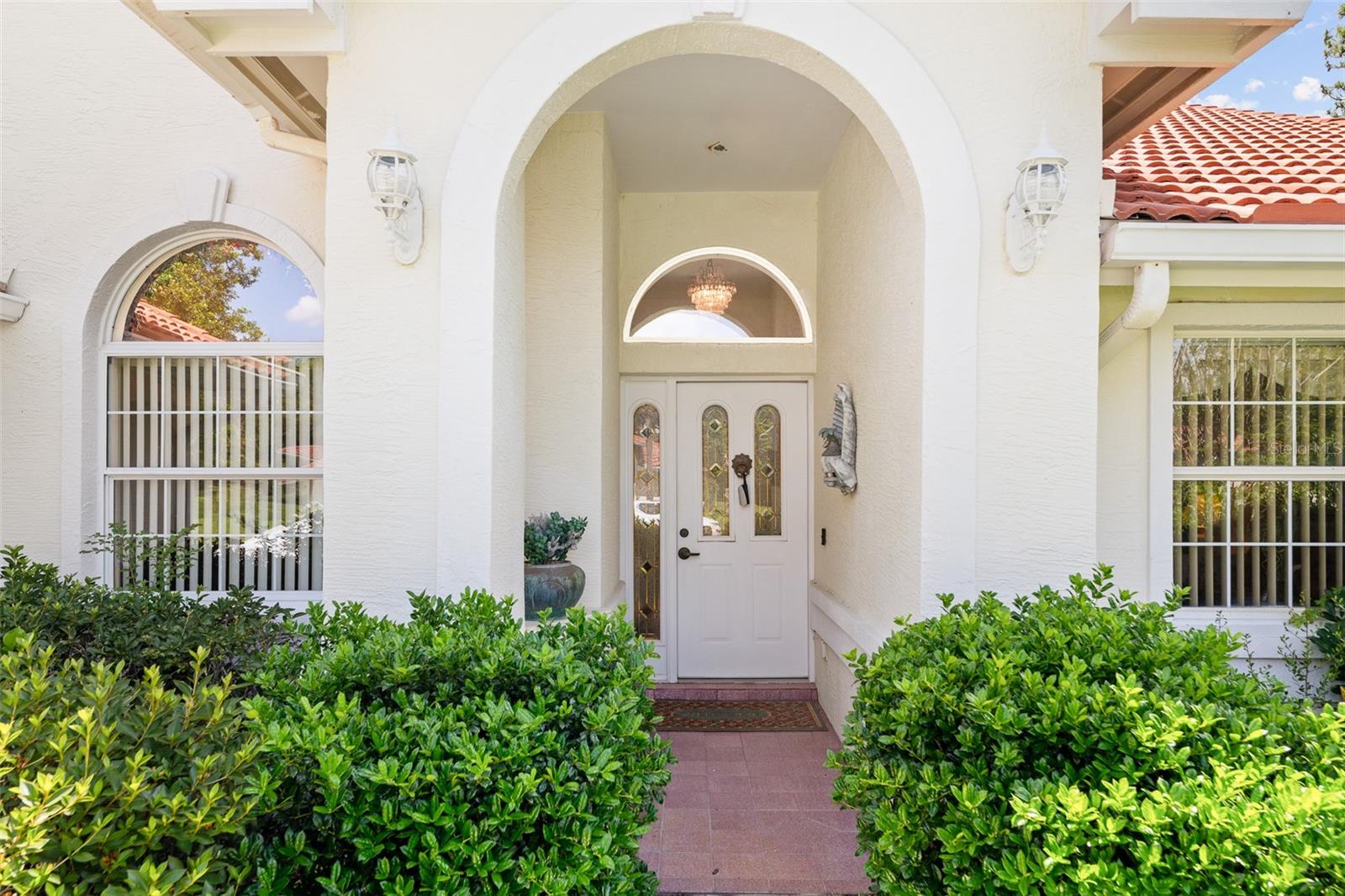 6 SUTTON CT