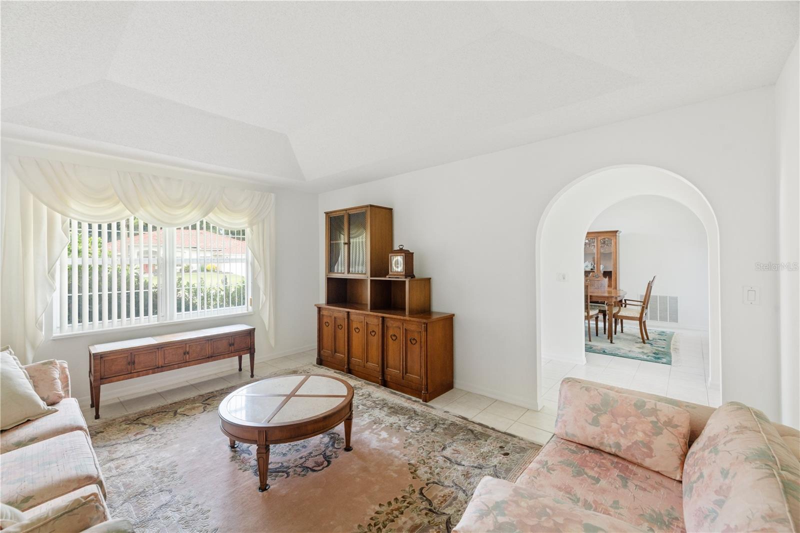 6 SUTTON CT