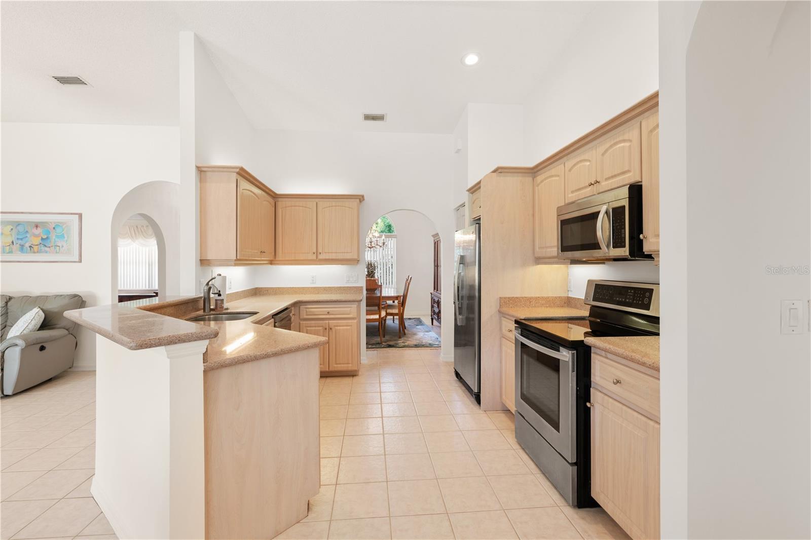 6 SUTTON CT