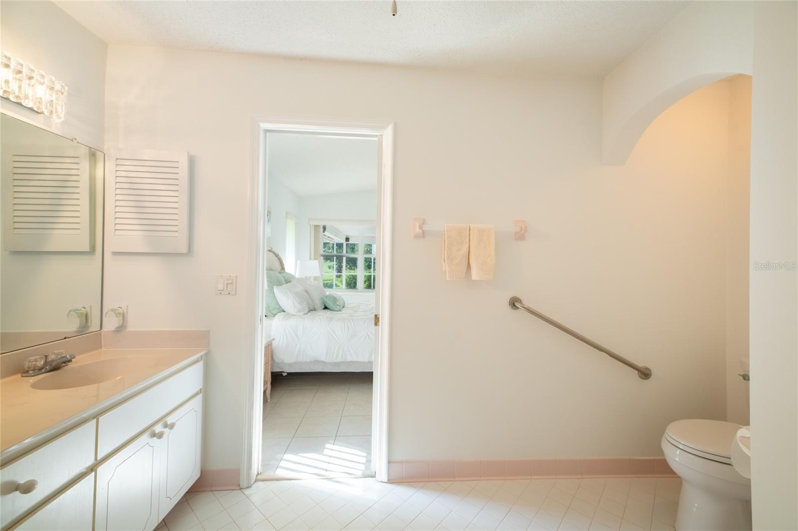 6 SUTTON CT