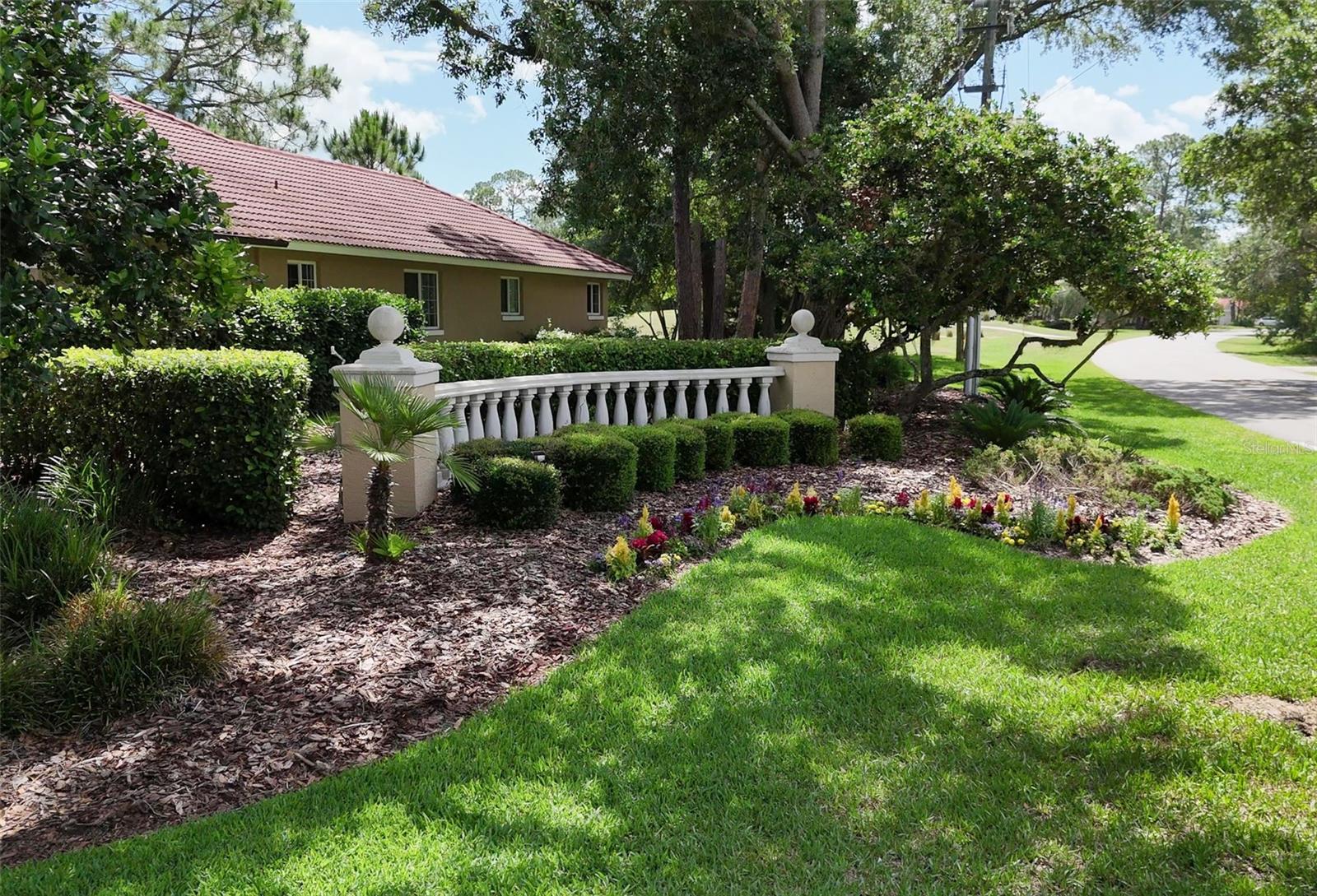 6 SUTTON CT
