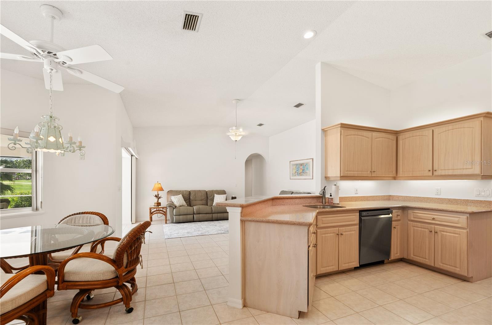 6 SUTTON CT