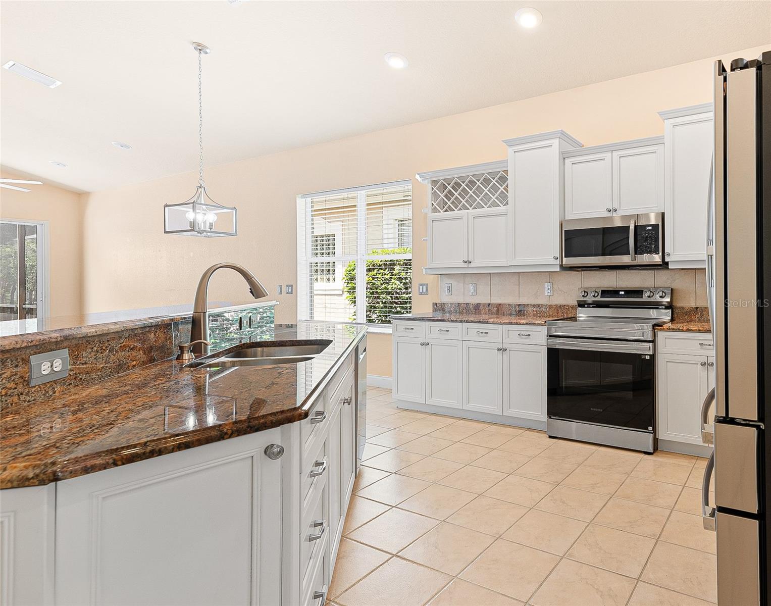 3 VILLAGE VIEW DR
